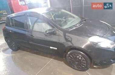 Хэтчбек Renault Clio 2012 в 