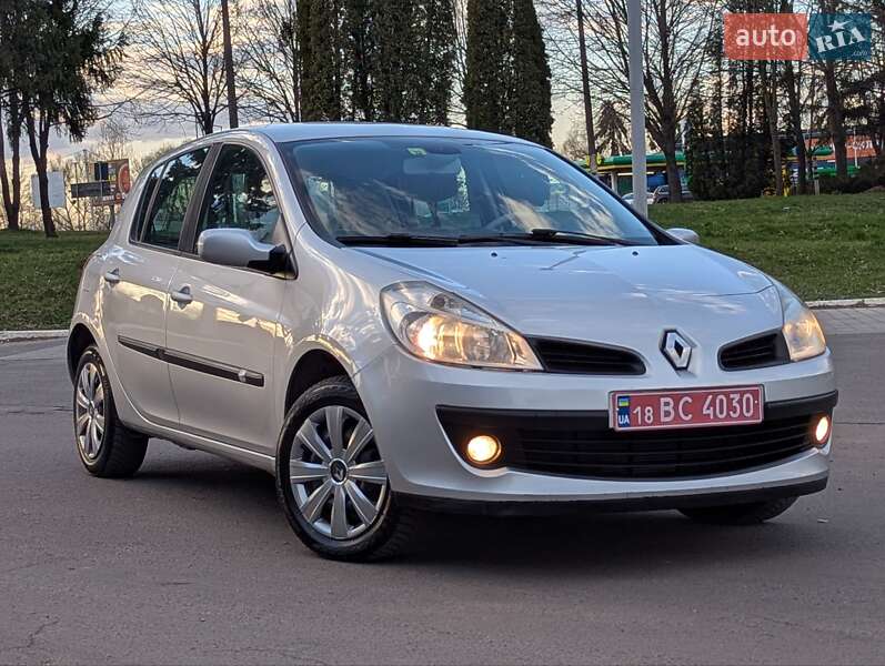 Хэтчбек Renault Clio 2008 в 