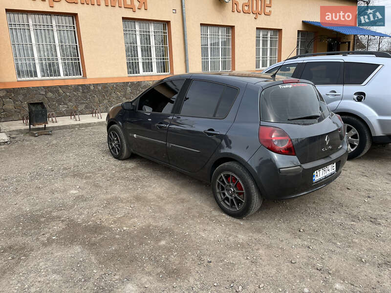 Хэтчбек Renault Clio 2006 в Калуше