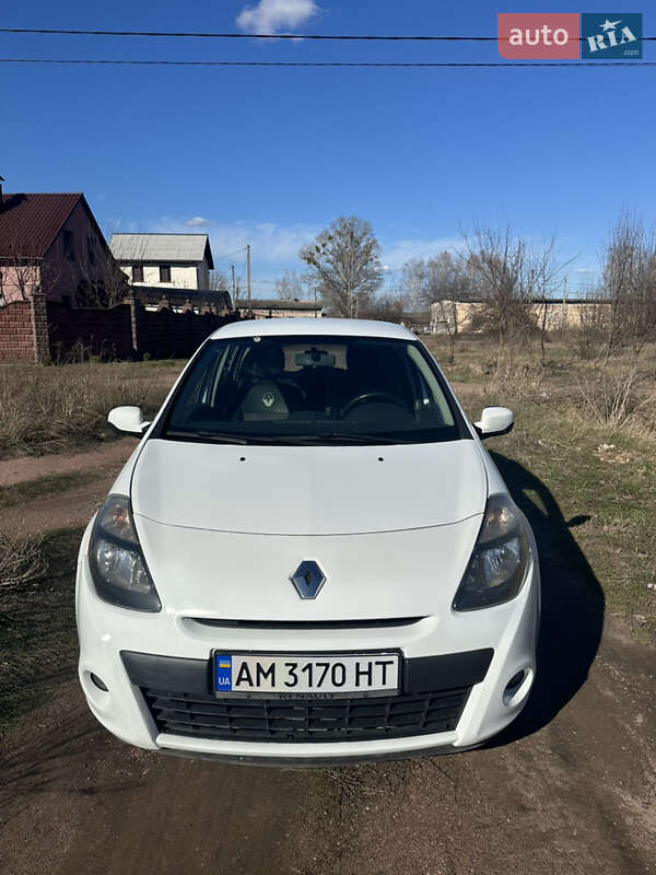 Хэтчбек Renault Clio 2012 в 