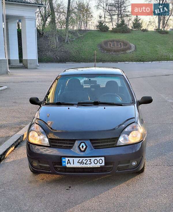 Хэтчбек Renault Clio 2003 в 