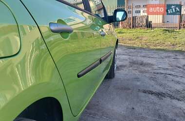 Хэтчбек Renault Clio 2009 в 