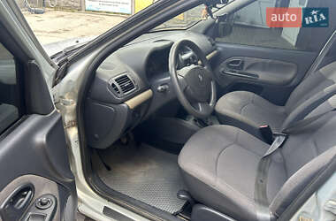 Хэтчбек Renault Clio 2003 в 