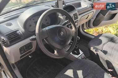 Хэтчбек Renault Clio 2003 в 