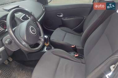 Хетчбек Renault Clio 2012 в 