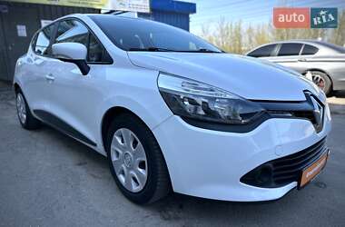 Хетчбек Renault Clio 2015 в 