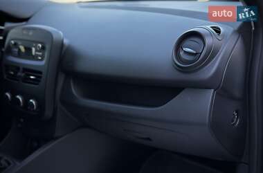 Хетчбек Renault Clio 2015 в 