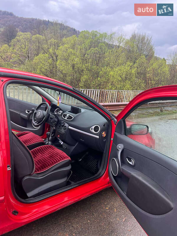 Седан Renault Clio 2010 в Дрогобыче