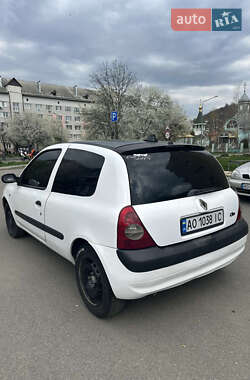 Хэтчбек Renault Clio 2003 в 