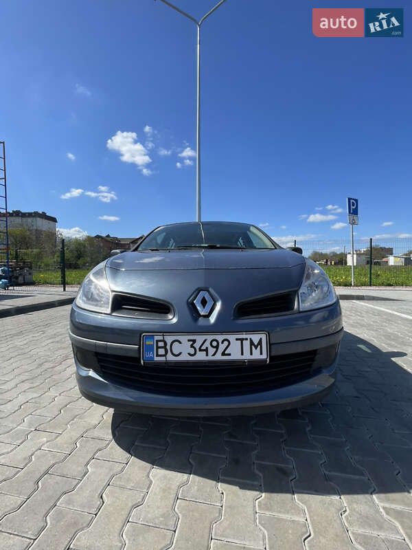 Хэтчбек Renault Clio 2006 в Стрые