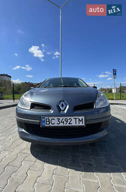 Хэтчбек Renault Clio 2006 в 