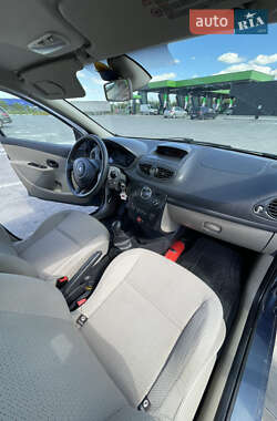 Хэтчбек Renault Clio 2006 в 