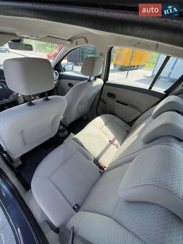 Хэтчбек Renault Clio 2006 в Стрые