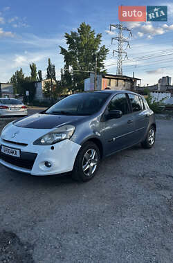 Хетчбек Renault Clio 2010 в 
