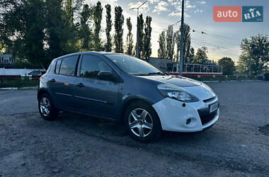 Хетчбек Renault Clio 2010 в 