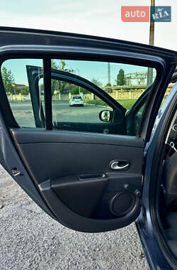 Хетчбек Renault Clio 2010 в 
