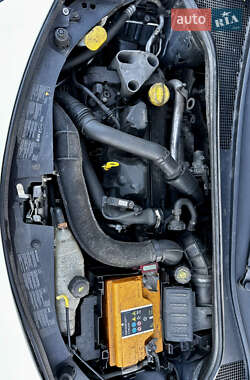 Хетчбек Renault Clio 2010 в 