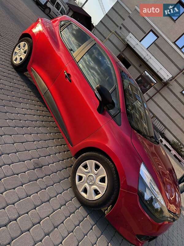 Хэтчбек Renault Clio 2016 в 