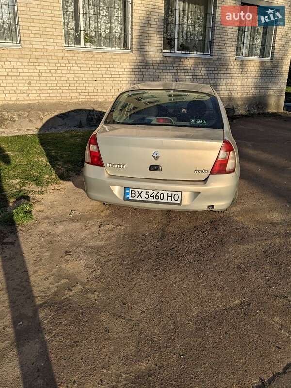 Седан Renault Clio 2006 в Недригайлове