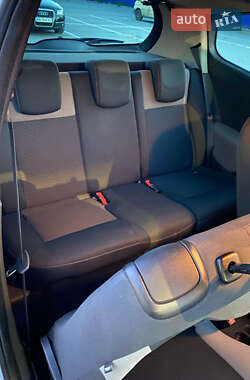 Хэтчбек Renault Clio 2011 в 