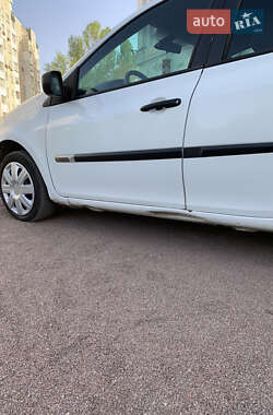 Хэтчбек Renault Clio 2012 в 