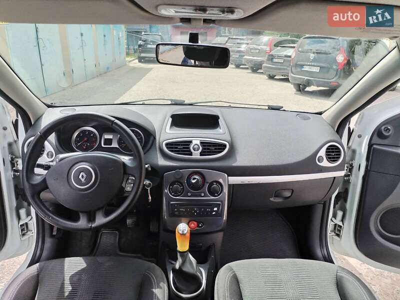 Универсал Renault Clio 2011 в Ивано-Франковске