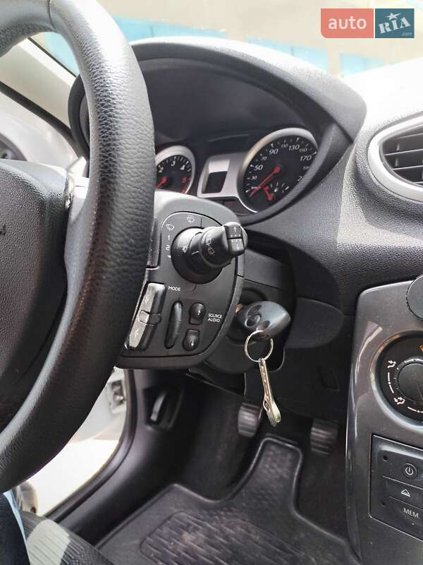 Универсал Renault Clio 2011 в Ивано-Франковске
