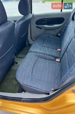 Хетчбек Renault Clio 2003 в 