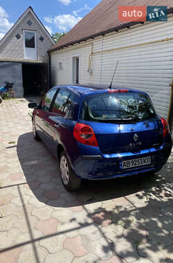 Хетчбек Renault Clio 2006 в 