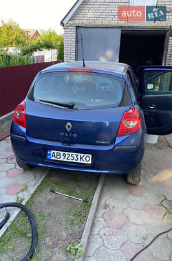 Хетчбек Renault Clio 2006 в 