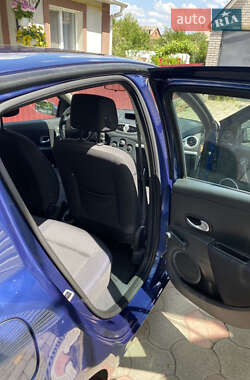 Хетчбек Renault Clio 2006 в 