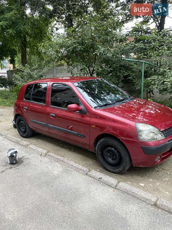 Хэтчбек Renault Clio 2003 в 