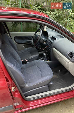 Хэтчбек Renault Clio 2003 в 