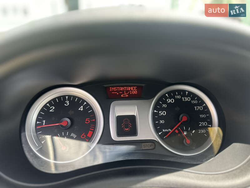 Хэтчбек Renault Clio 2009 в Новоселице