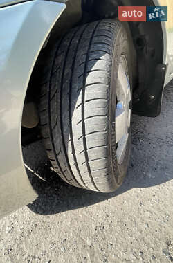 Хэтчбек Renault Clio 2003 в 