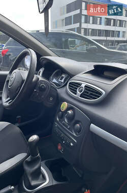 Хетчбек Renault Clio 2012 в 