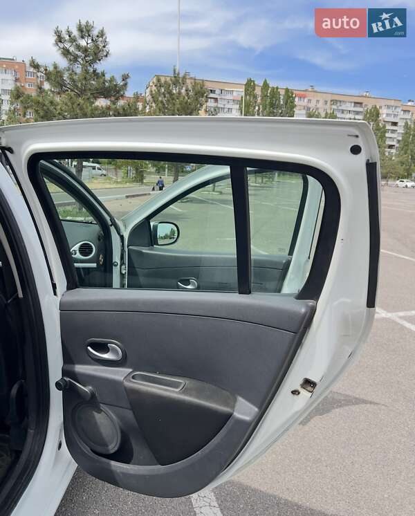 Хэтчбек Renault Clio 2012 в Николаеве