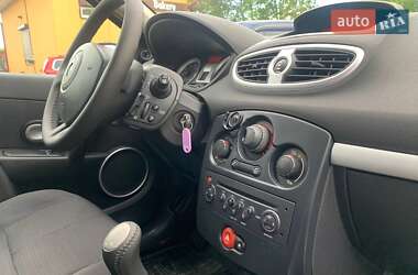 Хэтчбек Renault Clio 2009 в 