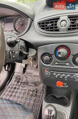 Хэтчбек Renault Clio 2007 в 