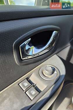 Хэтчбек Renault Clio 2013 в 
