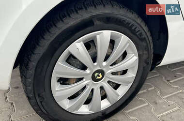 Хэтчбек Renault Clio 2011 в 