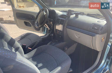 Хэтчбек Renault Clio 2004 в 