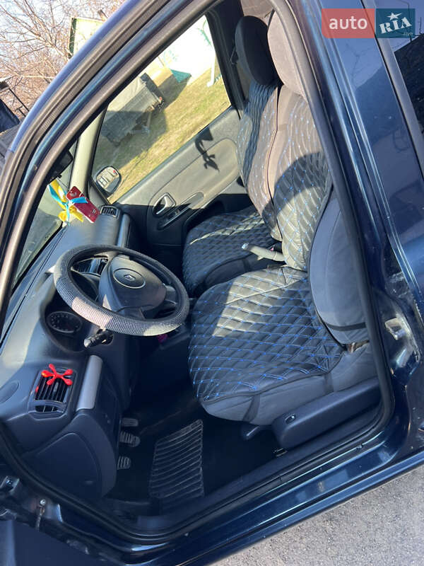 Хэтчбек Renault Clio 2004 в Гнивани