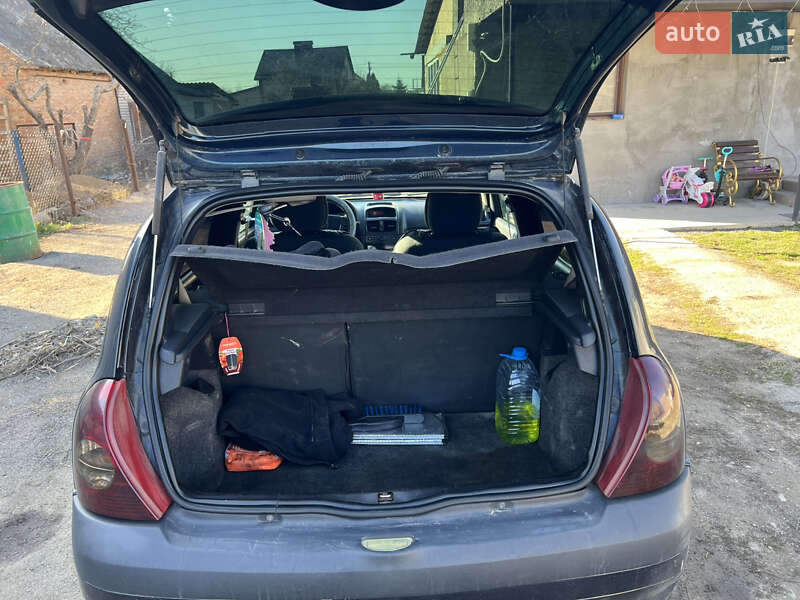 Хэтчбек Renault Clio 2004 в Гнивани