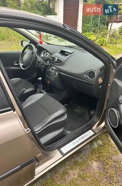 Хэтчбек Renault Clio 2008 в 