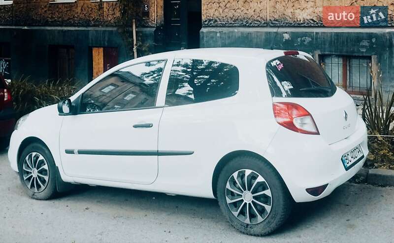 Хетчбек Renault Clio 2013 в 