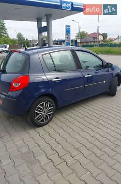 Хэтчбек Renault Clio 2006 в 