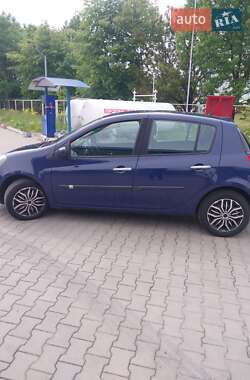 Хэтчбек Renault Clio 2006 в 