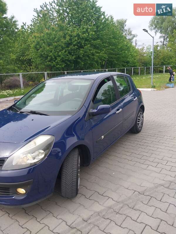 Хэтчбек Renault Clio 2006 в Владимире