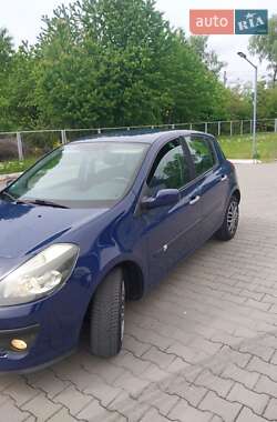 Хэтчбек Renault Clio 2006 в 